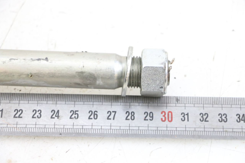 photo de OŚ WAŁKA WAHACZA SUZUKI GSR 750 (2011 - 2017) - Inny kąt widzenia