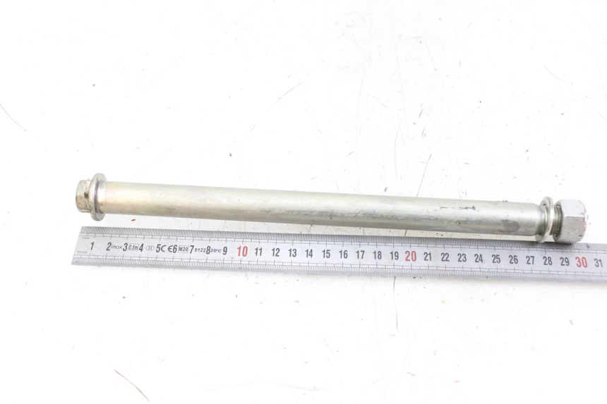 photo de OŚ WAŁKA WAHACZA SUZUKI GSR 750 (2011 - 2017) - Zbliżenie techniczne