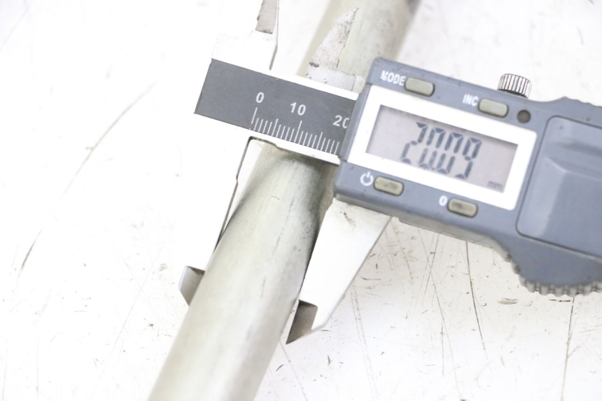 photo de OŚ WAHACZA SUZUKI GSX F GSXF 650 (2007 - 2015) - Szczegół części