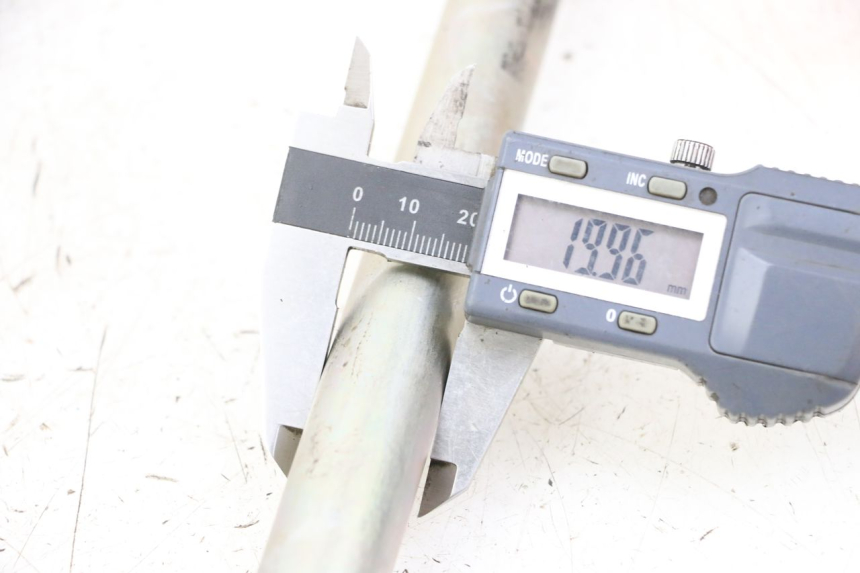 photo de OŚ WAHACZA SUZUKI GSX F GSXF 650 (2007 - 2015) - Szczegół części