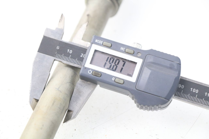 photo de OŚ WAHACZA SUZUKI SV S ABS 650 (2003 - 2009) - Inny kąt widzenia