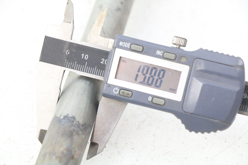 photo de OŚ WAŁKA WAHACZA SUZUKI SV S 650 (1999 - 2002) - Zoom stanu zużycia