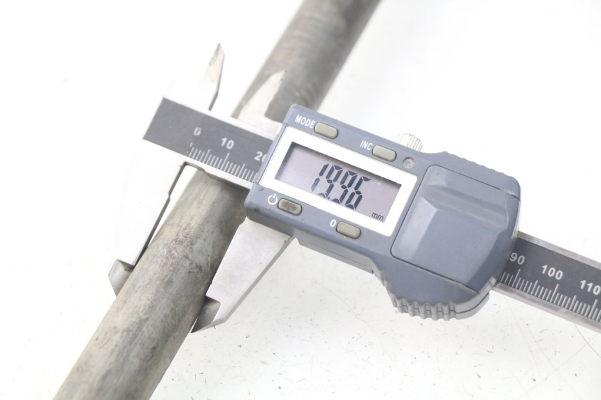 photo de OŚ WAHACZA YAMAHA TDM ABS 900 (2002 - 2014) - Inny kąt widzenia