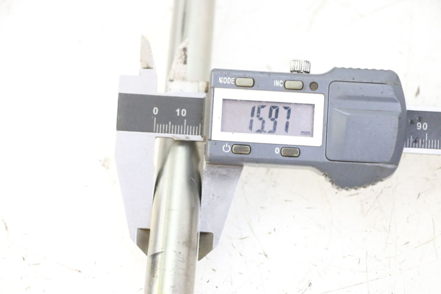 photo de OŚ WAŁKA WAHACZA YAMAHA XJ6 ABS 600 (2008 - 2016) - Szczegół części