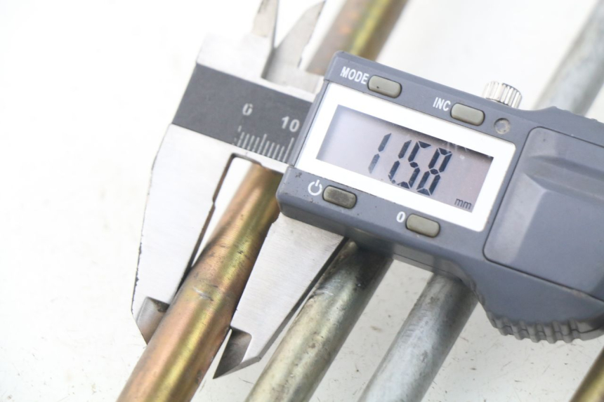 photo de OŚ SILNIKA MV AGUSTA BRUTALE R WALLY 910 (2008 - 2008) - Zbliżenie techniczne