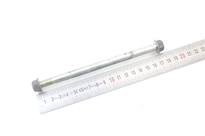 photo de OŚ SILNIKA SUZUKI GSR 750 (2011 - 2017) - Zbliżenie techniczne