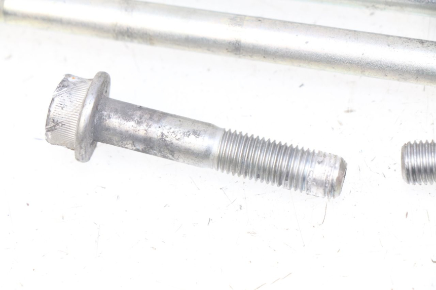 photo de OŚ SILNIKA SUZUKI GSX-R GSXR 750 (2011 - 2016) - Inny kąt widzenia