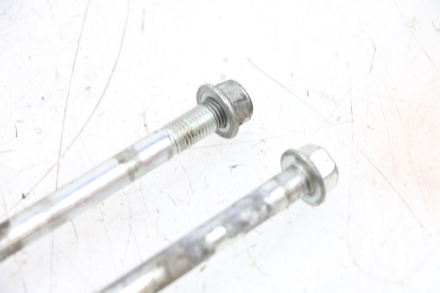 photo de OŚ SILNIKA SUZUKI GSXR GSX-R 1000 (2003 - 2004) - Punkty mocowania