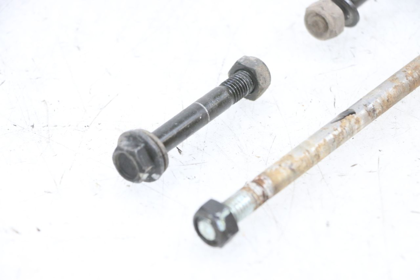 photo de OŚ SILNIKA PEUGEOT KISBEE 4T 50 (2010 - 2017) - Zoom stanu zużycia