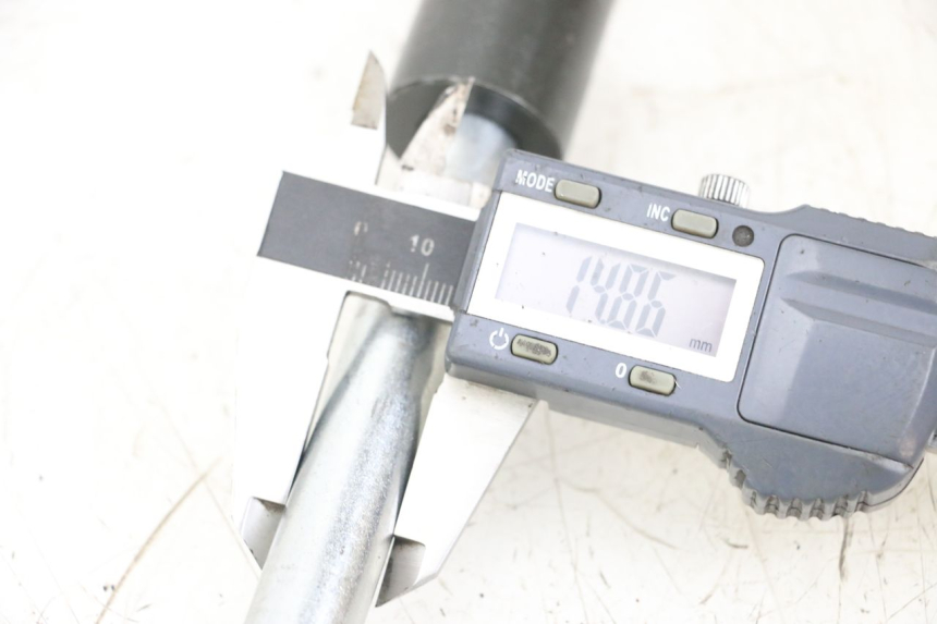 photo de OŚ KOŁA TYLNEGO ARCHIVE CAFE RACER 4T 50 (2019 - 2024) - Szczegół części