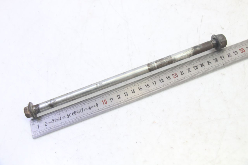 photo de OŚ KOŁA TYLNEGO HONDA CBF 125 (2009 - 2015) - Zoom stanu zużycia