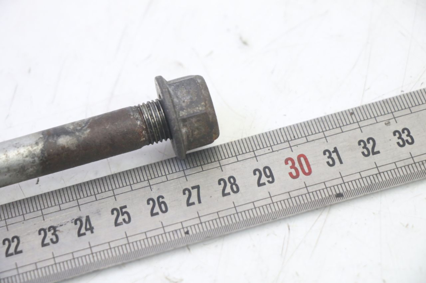 photo de OŚ KOŁA TYLNEGO HONDA CBF 125 (2009 - 2015) - Inny kąt widzenia