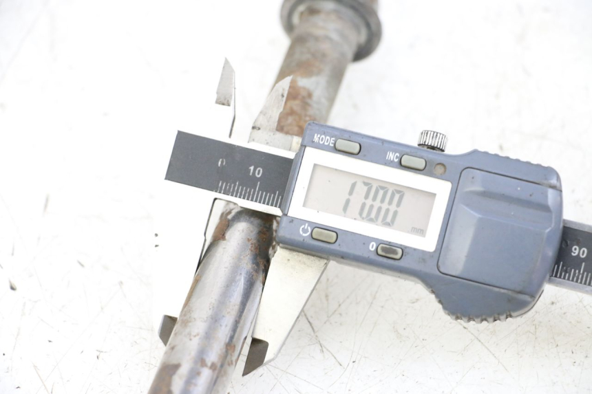 photo de OŚ KOŁA TYLNEGO SHERCO CITY CORP 125 (2003 - 2007) - Szczegół części