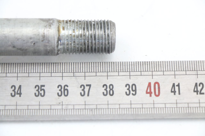 photo de OŚ KOŁA TYLNEGO APRILIA CLASSIC 125 (1995 - 2001) - Inny kąt widzenia