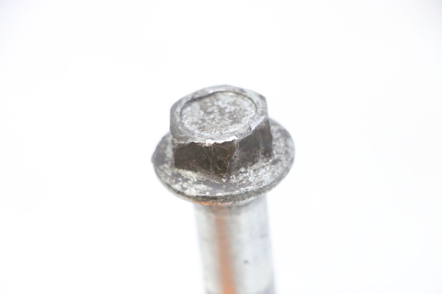 photo de OŚ KOŁA TYLNEGO KSR CODE 125 (2018 - 2020) - Inny kąt widzenia