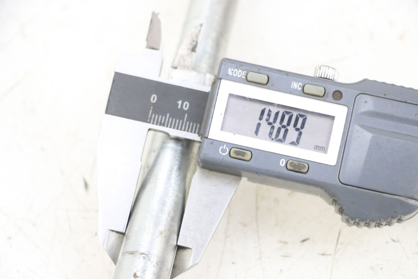 photo de OŚ KOŁA TYLNEGO KSR CODE 125 (2018 - 2020) - Stan powierzchni