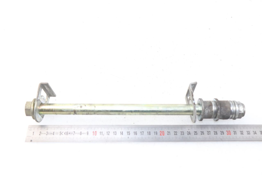 photo de OŚ KOŁA TYLNEGO HYOSUNG COMET GTR 125 (2007 - 2014) - Inny kąt widzenia