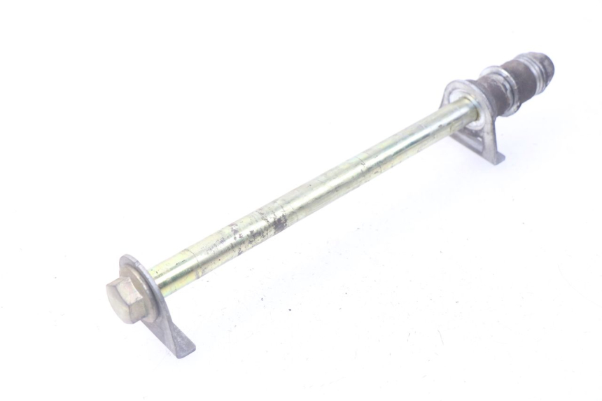 photo de OŚ KOŁA TYLNEGO HYOSUNG COMET GTR 125 (2007 - 2014) - Zbliżenie techniczne