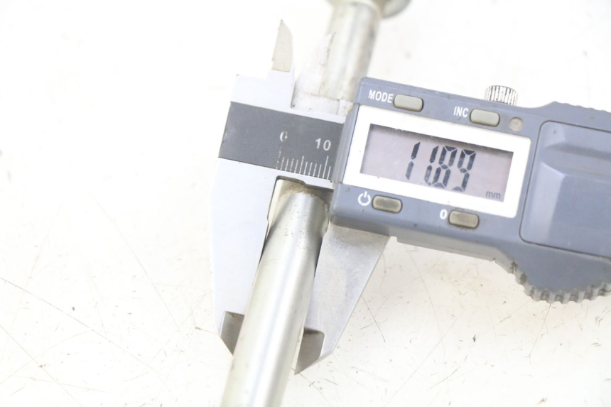 photo de OŚ KOŁA TYLNEGO HONDA CRF CR-F 125 (2022 - 2023) - Szczegół części