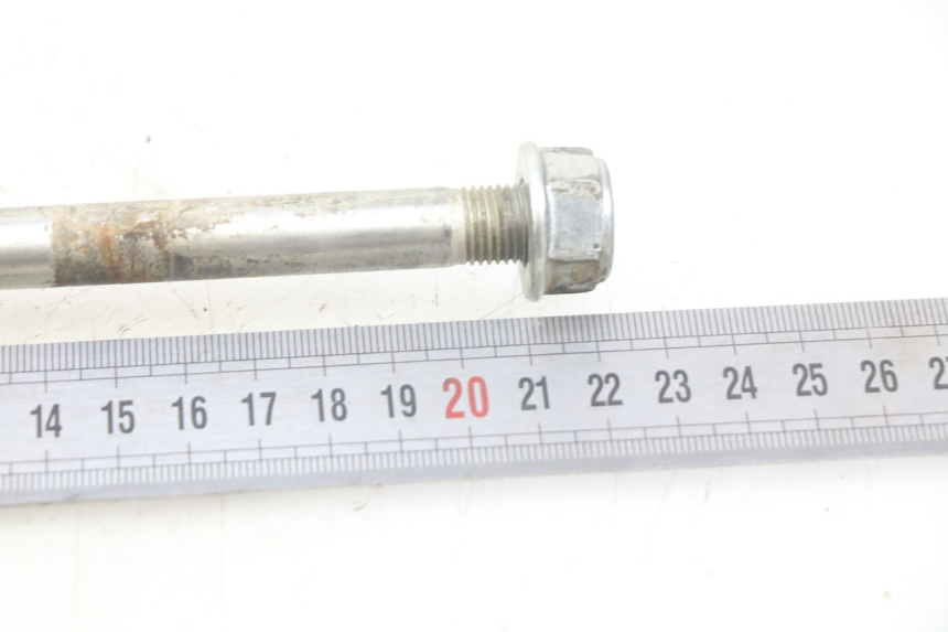 photo de OŚ KOŁA TYLNEGO HONDA CRF CR-F 125 (2022 - 2023) - Zoom stanu zużycia