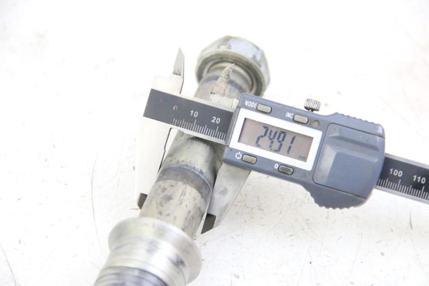 photo de OŚ KOŁA TYLNEGO HONDA CRF 250 (2010 - 2013) - Zoom stanu zużycia