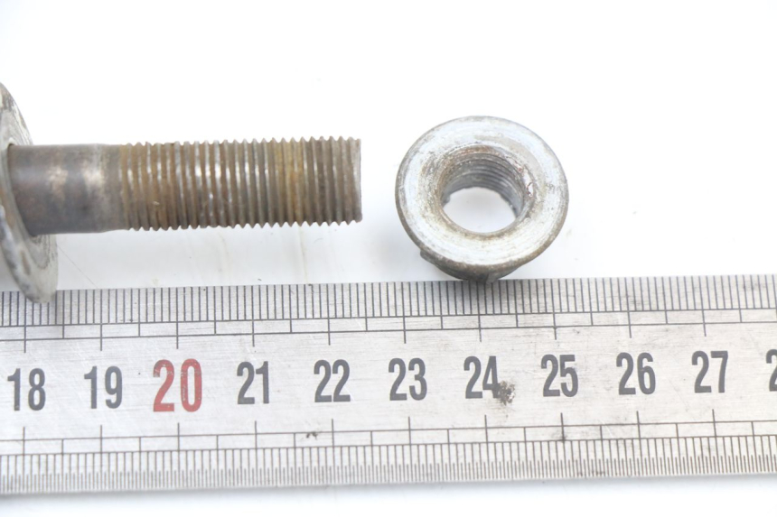 photo de OŚ KOŁA TYLNEGO CCR DIRT BIKE 125 - Zoom stanu zużycia