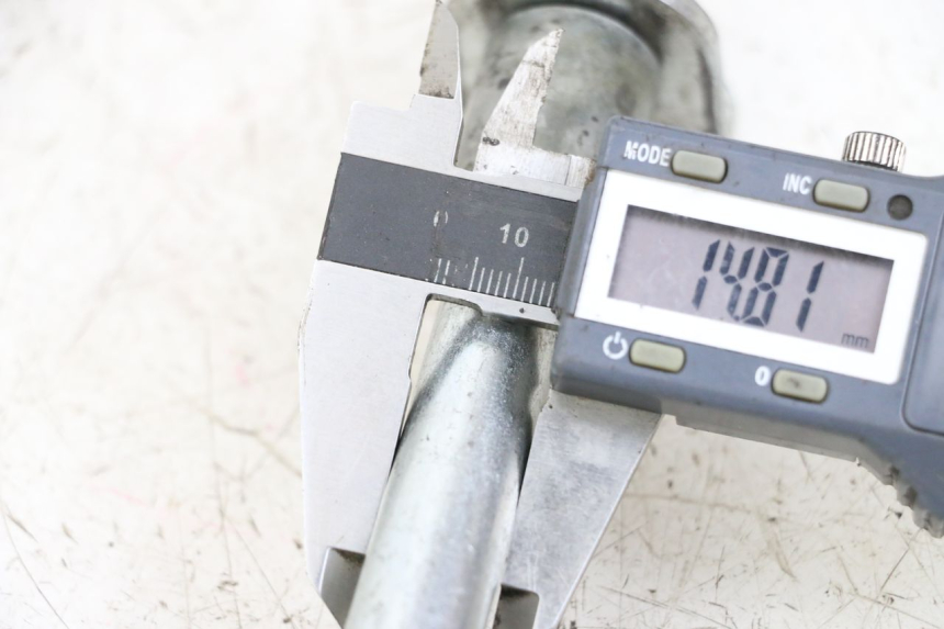 photo de OŚ KOŁA TYLNEGO RSR DIRT BIKE 150 - Inny kąt widzenia