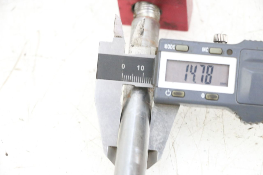 photo de OŚ KOŁA TYLNEGO CCR DIRT BIKE 125 - Szczegół części