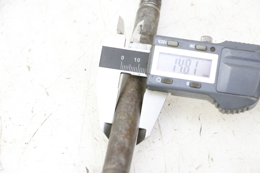 photo de OŚ KOŁA TYLNEGO BSE DIRTBIKE PH10L 125 - Zoom stanu zużycia