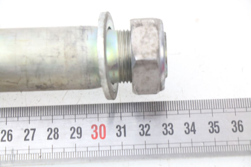 photo de OŚ KOŁA TYLNEGO YAMAHA FZ8 800 (2010 - 2016) - Zoom stanu zużycia