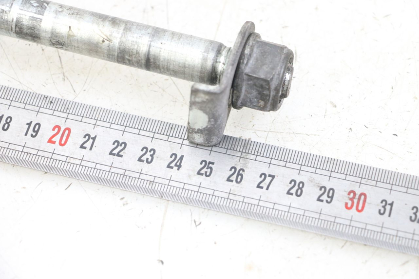 photo de OŚ KOŁA TYLNEGO HYOSUNG GF 125 (2001 - 2005) - Szczegół części