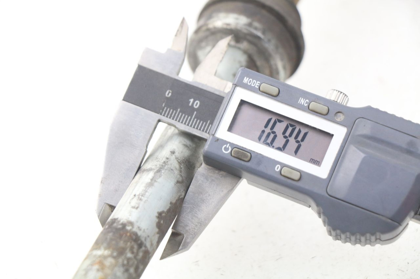 photo de OŚ KOŁA TYLNEGO KAWASAKI GPZ S 500 (1994 - 2005) - Szczegół części