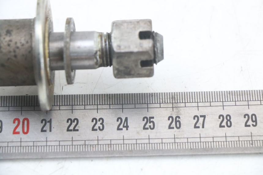 photo de OŚ KOŁA TYLNEGO SUZUKI GSX E 250 (1982 - 1983) - Zoom stanu zużycia