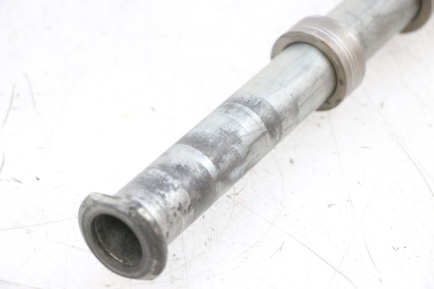 photo de OŚ KOŁA TYLNEGO SUZUKI GSXR GSX-R 1000 (2003 - 2004) - Zbliżenie techniczne