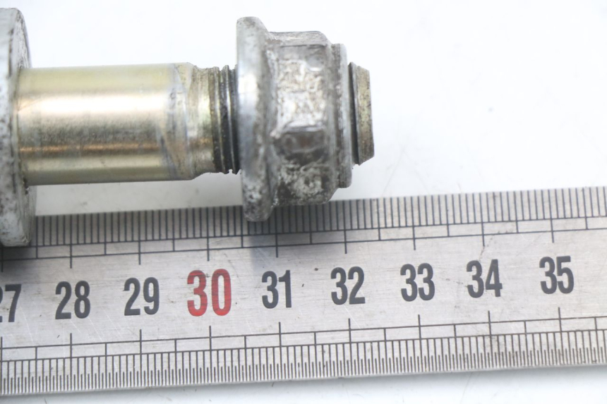 photo de OŚ KOŁA TYLNEGO HYOSUNG GTR 125 (2006 - 2008) - Zoom stanu zużycia