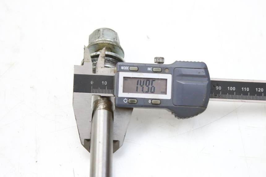 photo de OŚ KOŁA TYLNEGO SYM HUSKY 125 (1999 - 2005) - Widok ogólny