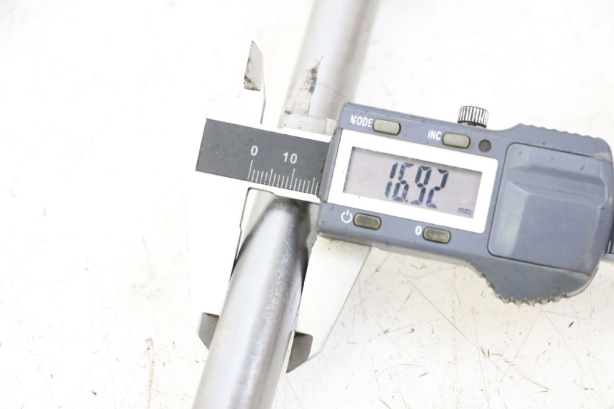 photo de OŚ KOŁA TYLNEGO KEEWAY K-LIGHT KLIGHT 125 (2018 - 2025) - Inny kąt widzenia