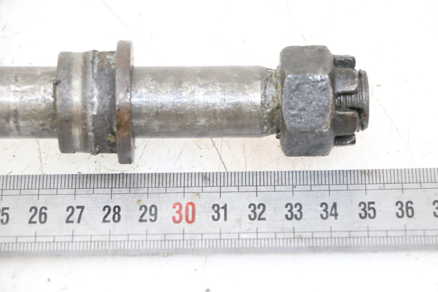 photo de OŚ KOŁA TYLNEGO KAWASAKI GTR 1000 (1994 - 2004) - Inny kąt widzenia