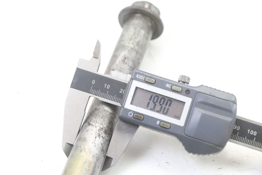 photo de OŚ KOŁA TYLNEGO KAWASAKI ZR7 ZR-7 S 750 (1999 - 2004) - Zoom stanu zużycia