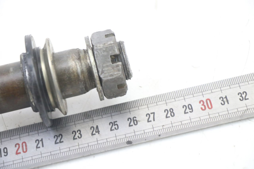 photo de OŚ KOŁA TYLNEGO KAWASAKI KX F KXF 450 (2009 - 2011) - Inny kąt widzenia