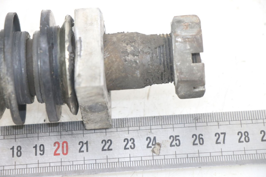 photo de OŚ KOŁA TYLNEGO KAWASAKI KXF KX-F 250 (2012 - 2014) - Zoom stanu zużycia