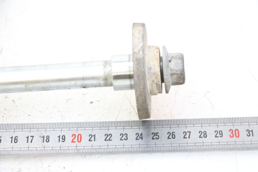 photo de OŚ KOŁA TYLNEGO KYMCO STRYKER OFF ROAD 125 (1999 - 2005) - Zoom stanu zużycia