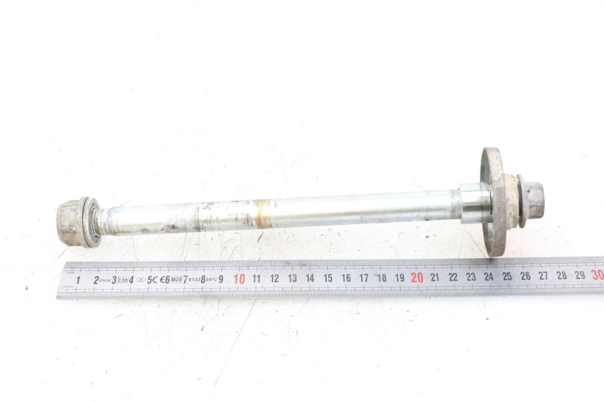 photo de OŚ KOŁA TYLNEGO KYMCO STRYKER OFF ROAD 125 (1999 - 2005) - Inny kąt widzenia