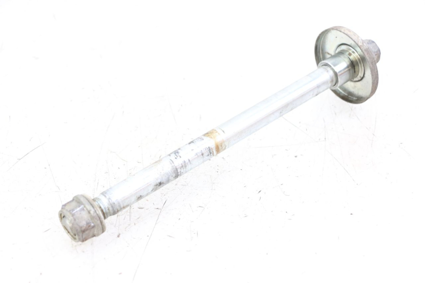 photo de OŚ KOŁA TYLNEGO KYMCO STRYKER OFF ROAD 125 (1999 - 2005) - Zbliżenie techniczne