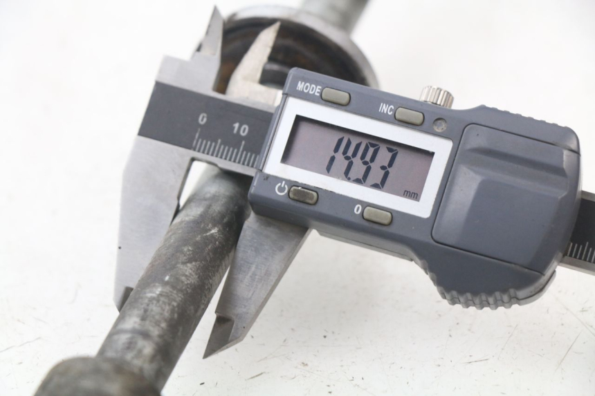 photo de OŚ KOŁA TYLNEGO MOTOBECANE LT 125 (1970 - 1975) - Inny kąt widzenia