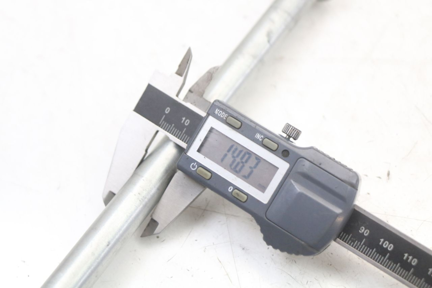 photo de OŚ KOŁA TYLNEGO MASAI SCRAMBLER SPORT 125 (2021 - 2025) - Zbliżenie techniczne