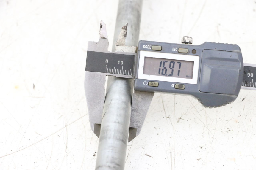 photo de OŚ KOŁA TYLNEGO HONDA NSR R 125 (1994 - 2003) - Szczegół części