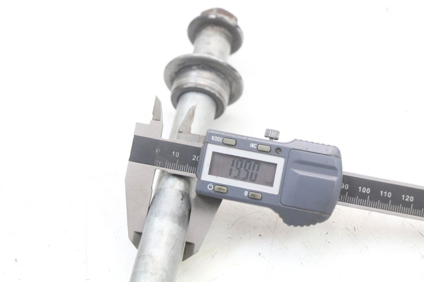 photo de OŚ KOŁA TYLNEGO HONDA NTV DEAUVILLE 650 (1998 - 2001) - Inny kąt widzenia