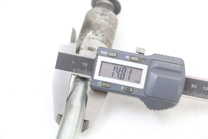 photo de OŚ KOŁA TYLNEGO ASTOR ORCAL 125 (2015 - 2017) - Inny kąt widzenia