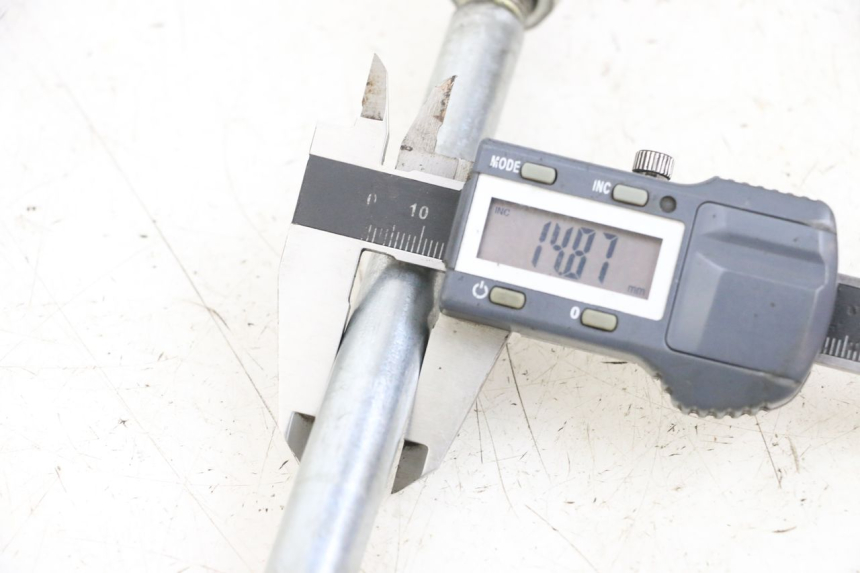 photo de OŚ KOŁA TYLNEGO ASTOR ORCAL 125 (2015 - 2017) - Inny kąt widzenia